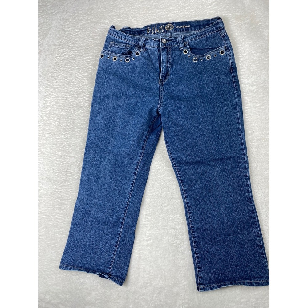 Ethyl 8 Classic Women's Size 8 Blue Denim Capri Jeans‎ with Grommet Detail